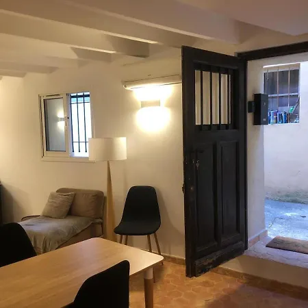 Maison La Paillere, Village